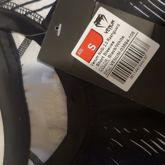 NWT BLACK & WHITE Venum Rashguard - Picture 6 of 6